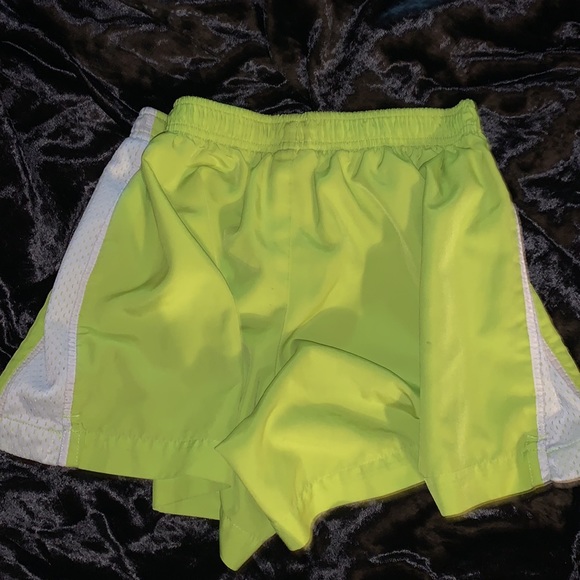 Nike green running shorts - Picture 3 of 3